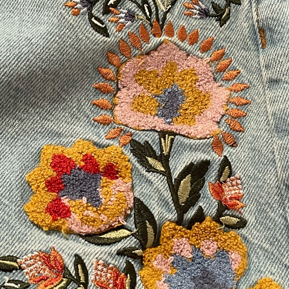 NWT FARM RIO Summer Garden Floral Embroidered Denim Shorts SZ: 24-32 - Picture 6 of 16